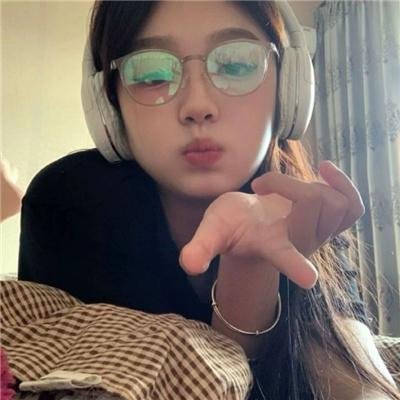 战火中的花蕾